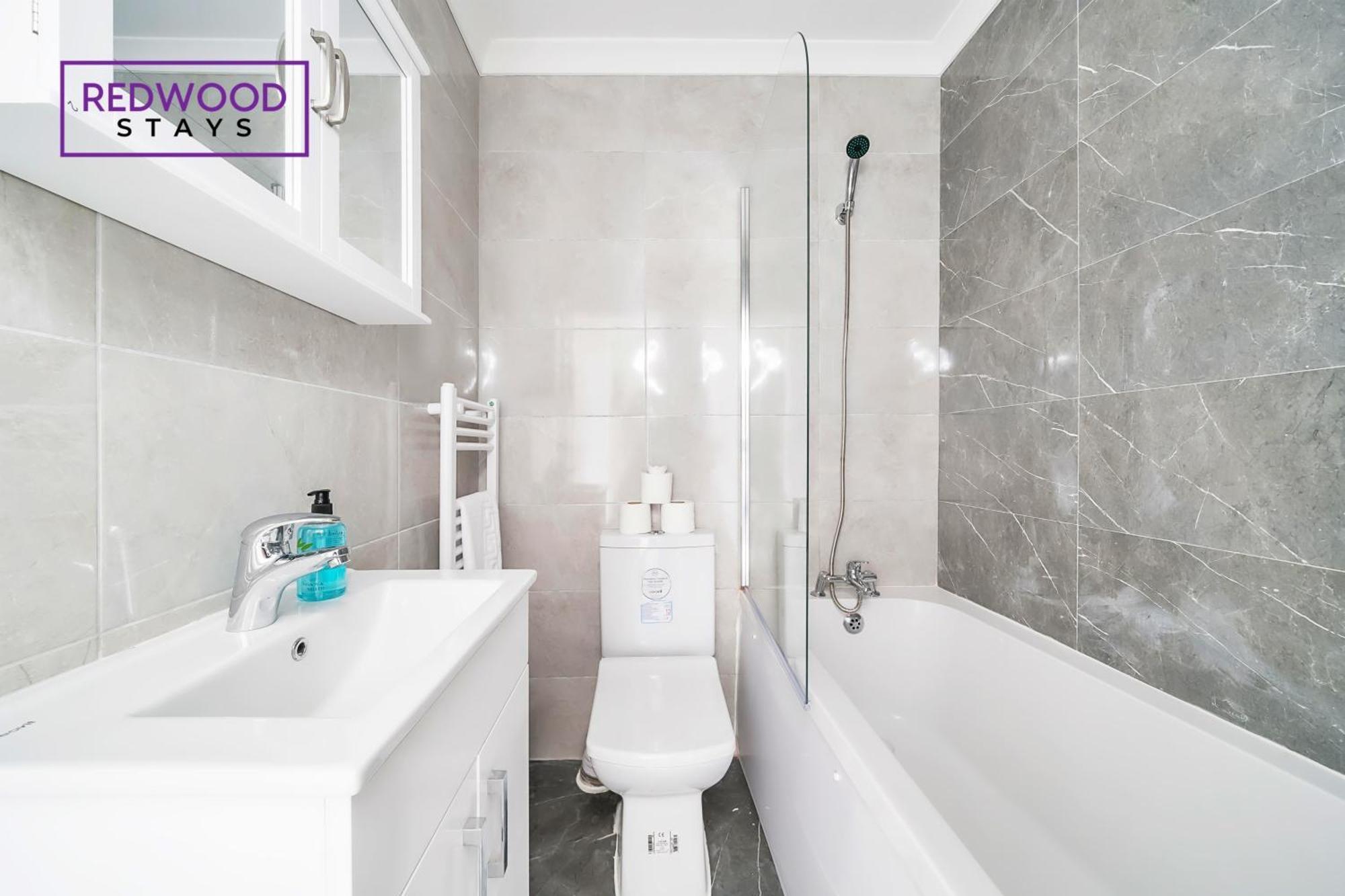 Brand New, 2 Bed 1 Bath, Modern Town Center Apartment, Free Wifi & Netflix By Redwood Stays الدرشوت المظهر الخارجي الصورة